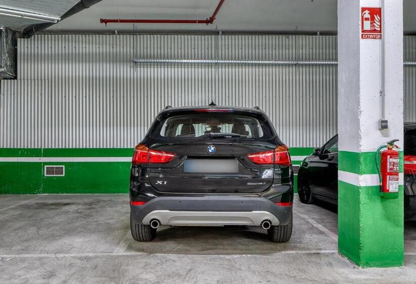 Ab Vialia Estación , Parking And Pool