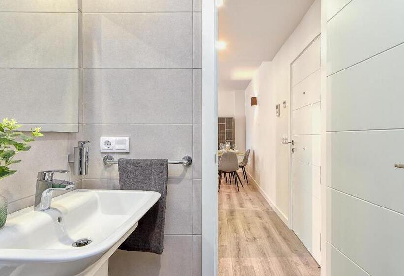 Ab Vialia Estación , Parking And Pool