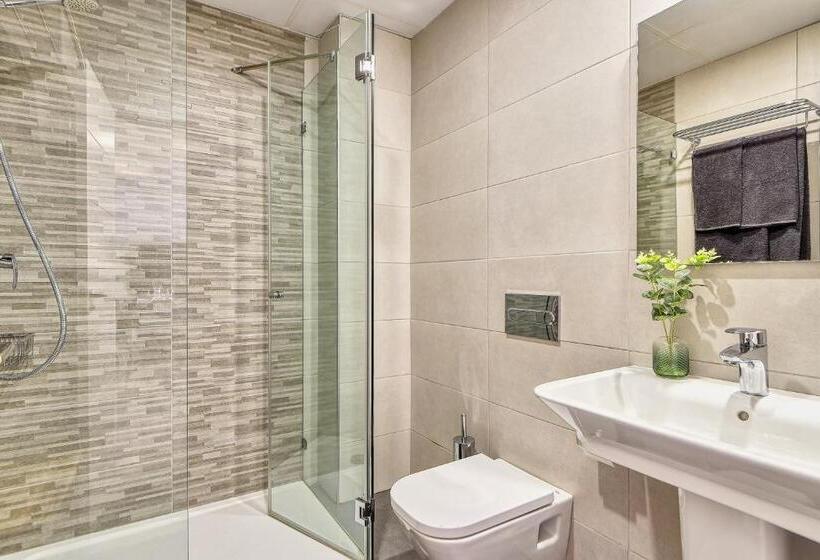 Ab Vialia Estación , Parking And Pool