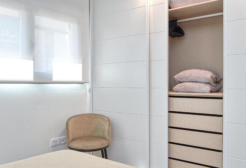 Ab Vialia Estación , Parking And Pool