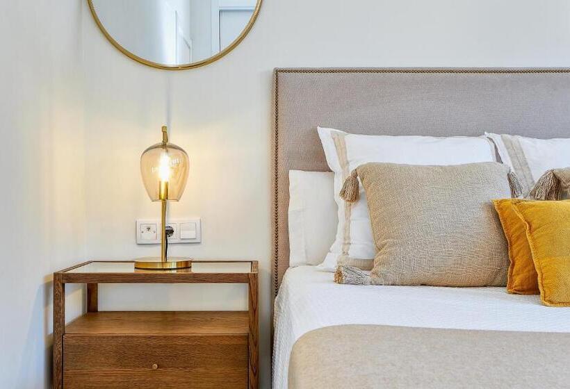 Ab Vialia Estación , Parking And Pool