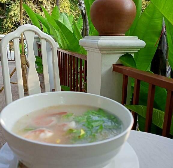 민박 เฮือนสายน้ำผึ้ง