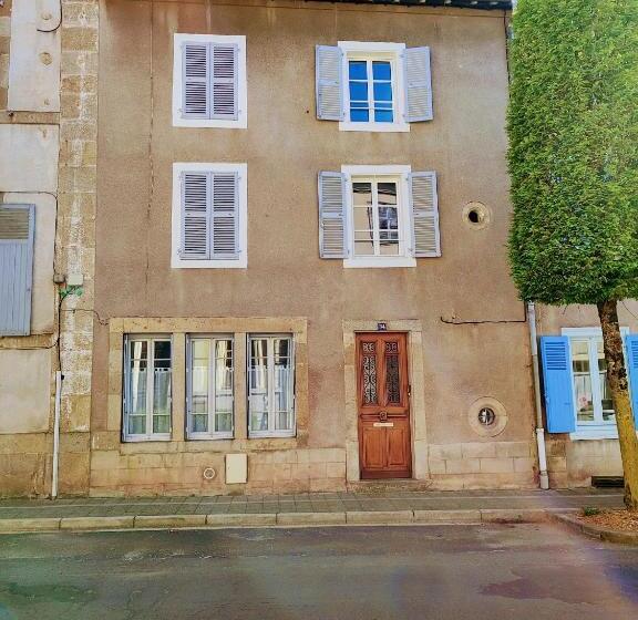 Chaleureuse Maison De Ville à Côté De La Mairie Ronde