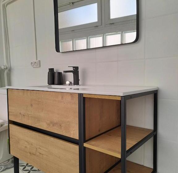 Chaleureuse Maison De Ville à Côté De La Mairie Ronde