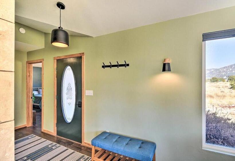 Cozy Remote Retreat • Mountain Views • Stargazing