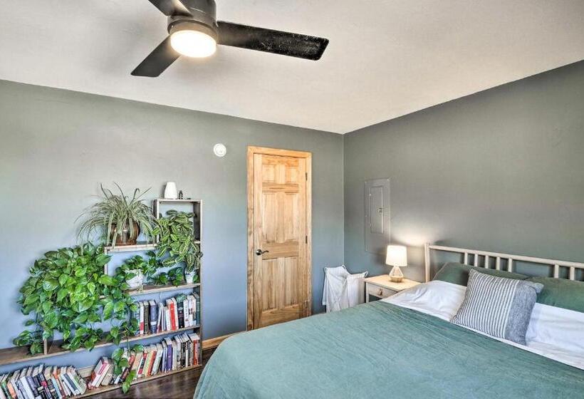 Cozy Remote Retreat • Mountain Views • Stargazing