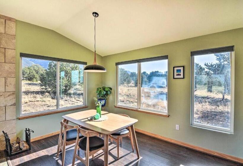 Cozy Remote Retreat • Mountain Views • Stargazing