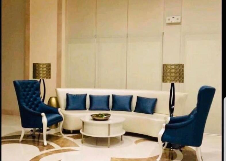 Favila Condotel Unit 150 Newport Boulevard Near Airport Terminal 3 And All Other Airport