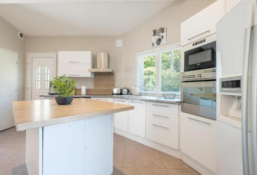 Villa 330m Heated Swimming Pool And Jacuzzi