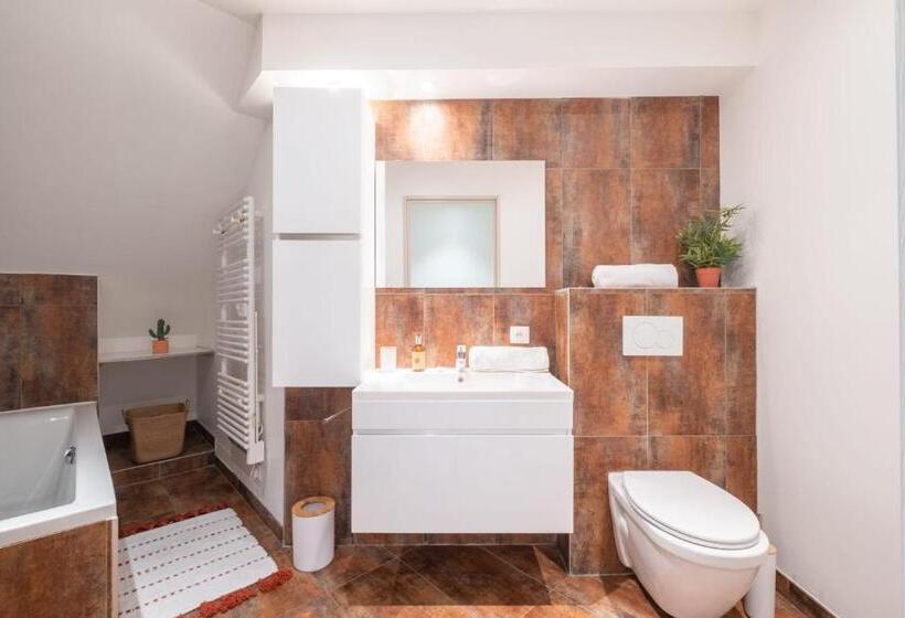 Villa 330m Heated Swimming Pool And Jacuzzi