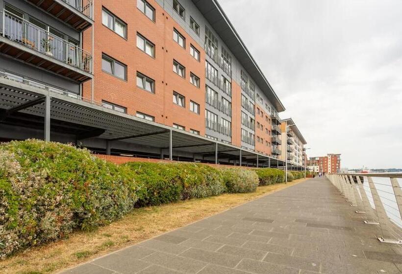 Lux Waterfront 2 Bed Apt, V&a 10min Walk, St Andrew S Golf 25min Drive