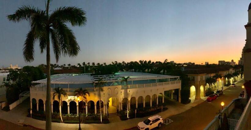 Palm Beach Historic Hotel With Juliette Balconies! 2 Blocks From Beach!