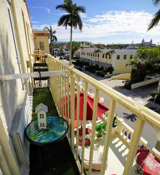 Palm Beach Historic Hotel With Juliette Balconies! 2 Blocks From Beach!