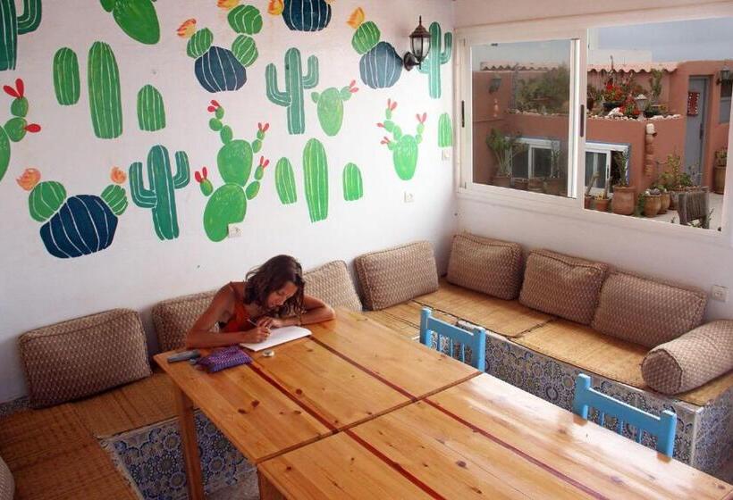 پانسیون Ifni Surf Hostal