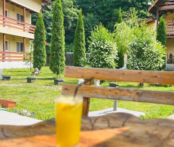 Pensiunea La Padure Cheia, Prahova