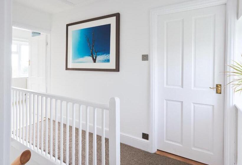 Quiet Edwardian Era House, Painswick