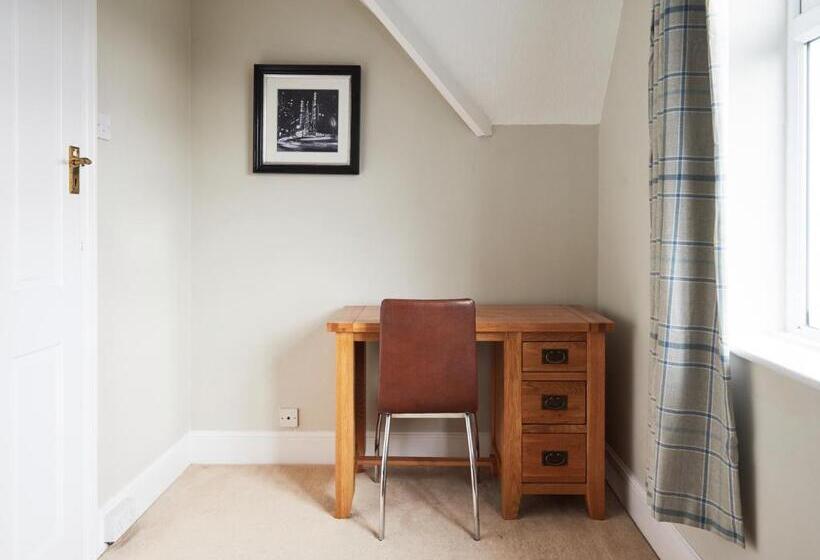 Quiet Edwardian Era House, Painswick