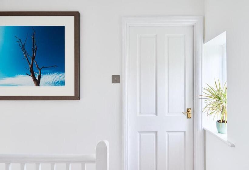 Quiet Edwardian Era House, Painswick