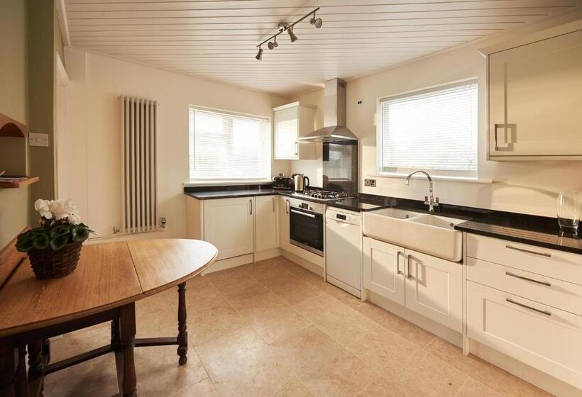 Quiet Edwardian Era House, Painswick