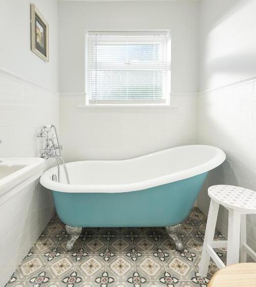 Quiet Edwardian Era House, Painswick