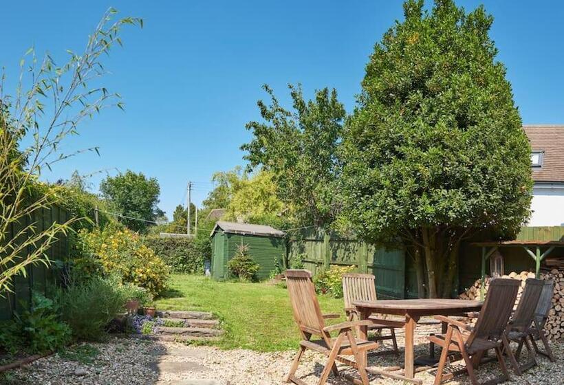 Quiet Edwardian Era House, Painswick