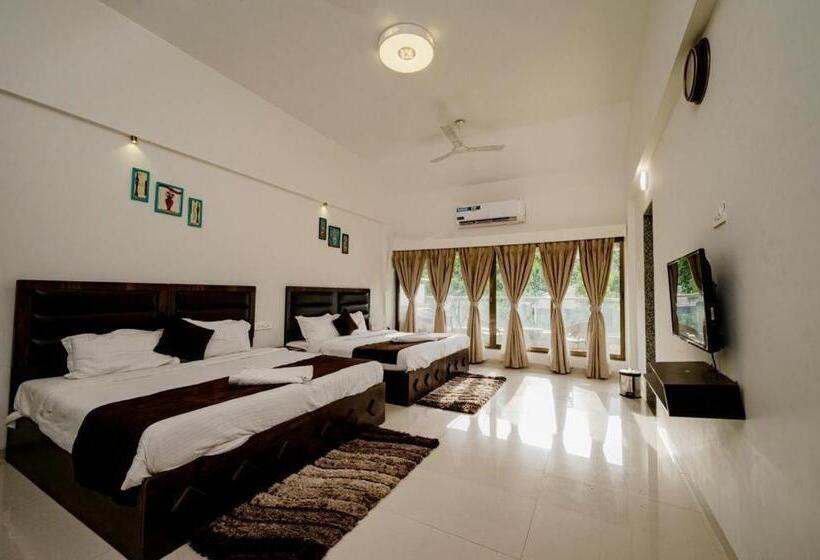 The Retreat Glasshouse Bungalow