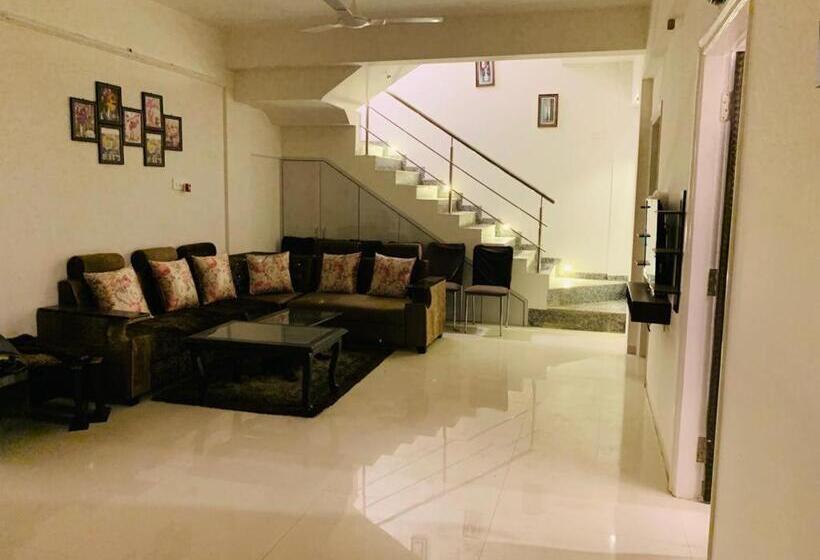 The Retreat Glasshouse Bungalow