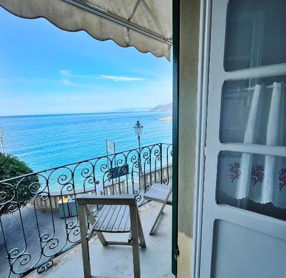 Un Terrazzino Sul Lungomare