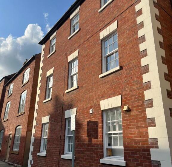 Warwick Town Centre Property