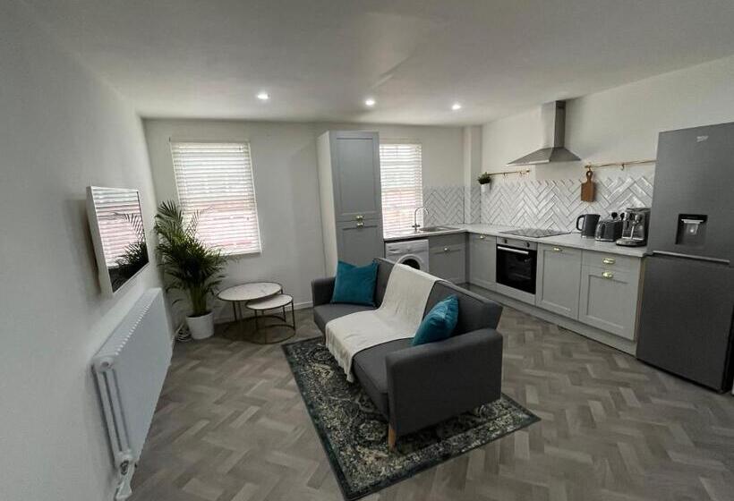 Warwick Town Centre Property