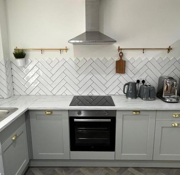 Warwick Town Centre Property