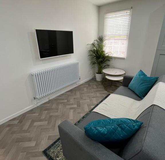 Warwick Town Centre Property