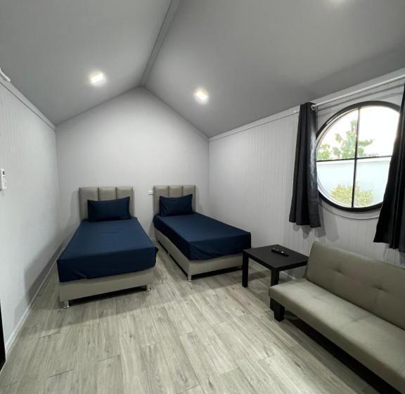 هاستل Chics Resort ชิคส์รีสอร์ท