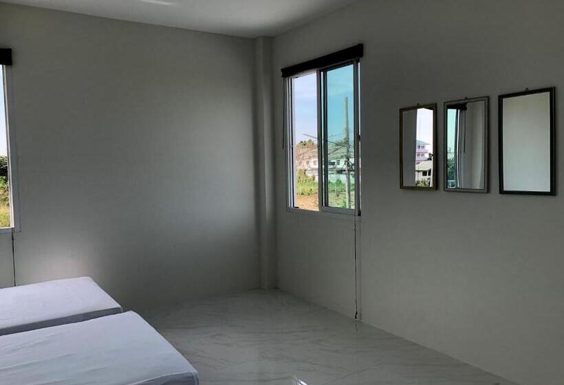 هاستل Chics Resort ชิคส์รีสอร์ท