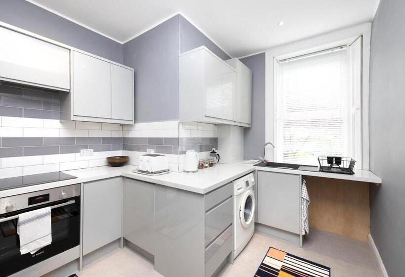 Joivy Charming 1 Bed Ap Near Leith Links With Patio