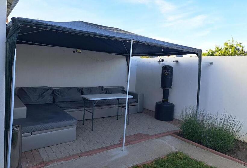 Apartament Un Dormitor și Living La Curte Corbu