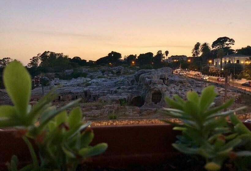 تختخواب و صبحانه L Arena