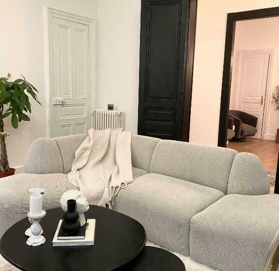 Bed and Breakfast La Maison De Reina