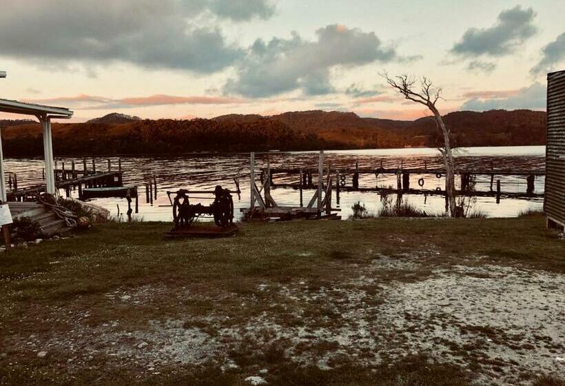 צימר The Artists Cottage   Absolute Waterfront