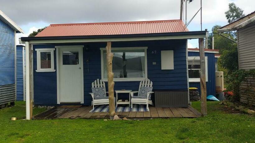 צימר The Artists Cottage   Absolute Waterfront