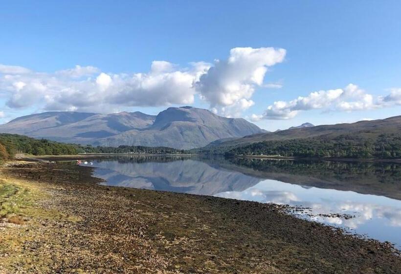 ベッドアンドブレックファースト Whinburn Guest House