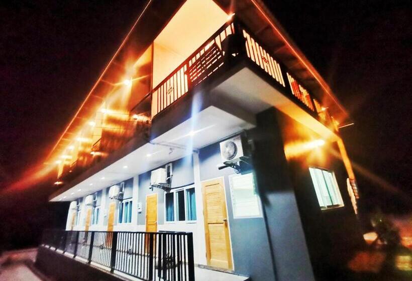 בית מלון כפרי ลิตเติ้ล ฮิลล์ สัตหีบ รีสอร์ท