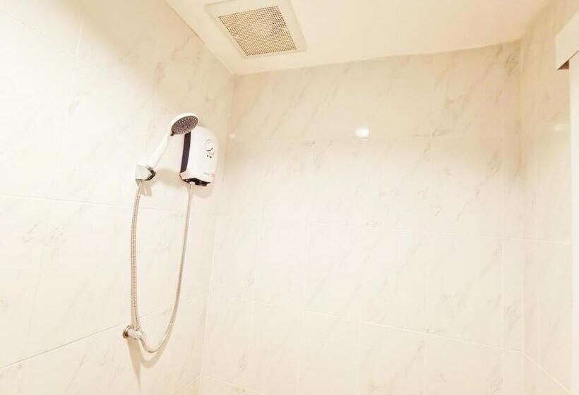 בית מלון כפרי ลิตเติ้ล ฮิลล์ สัตหีบ รีสอร์ท