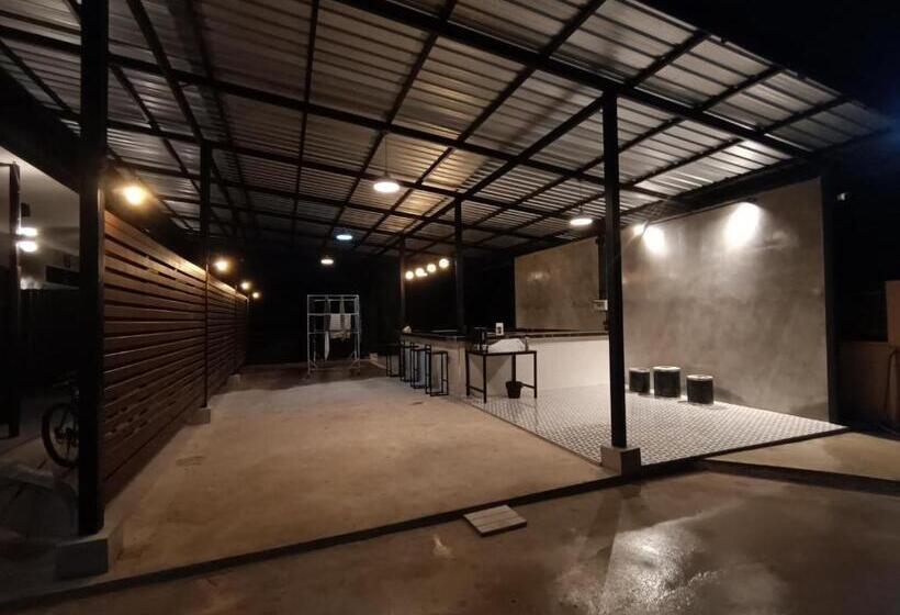 Hotelli ชาลีรีสอร์ท ชุมพร