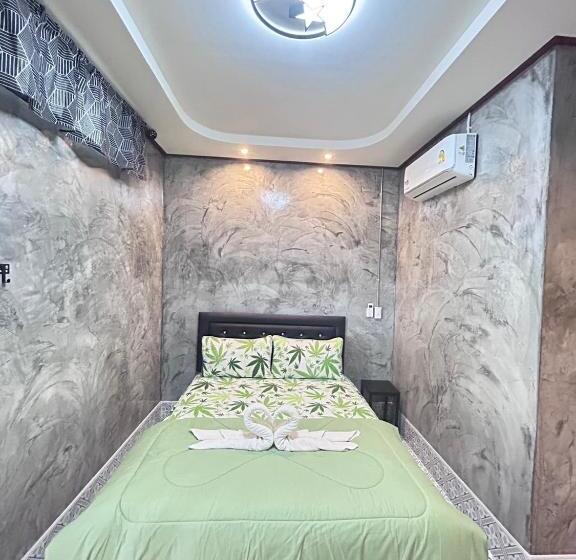 Hotelli ชาลีรีสอร์ท ชุมพร