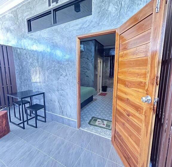 Hotelli ชาลีรีสอร์ท ชุมพร