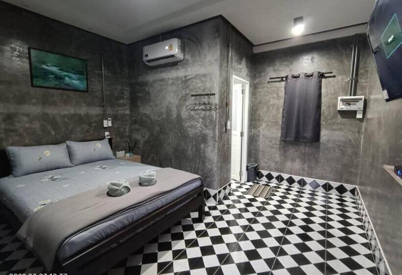 Hotelli ชาลีรีสอร์ท ชุมพร