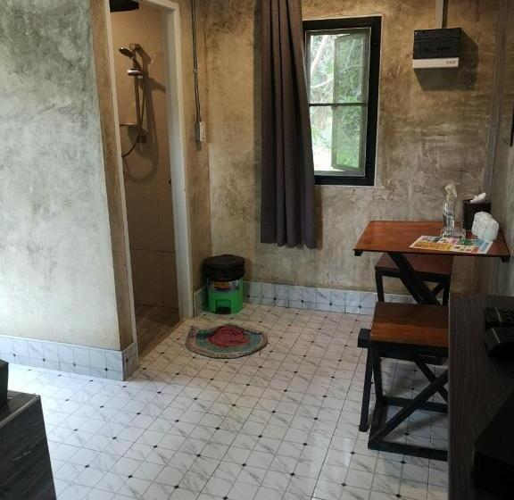 Hotelli ชาลีรีสอร์ท ชุมพร