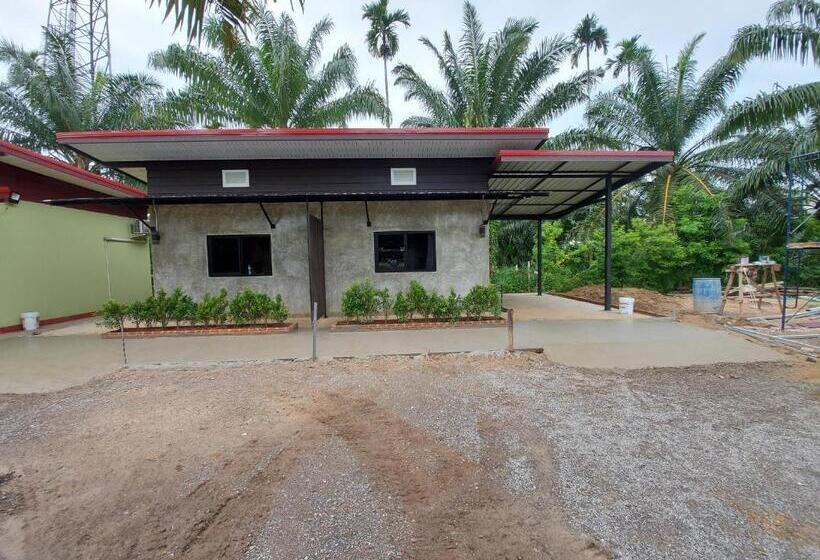 Hotelli ชาลีรีสอร์ท ชุมพร