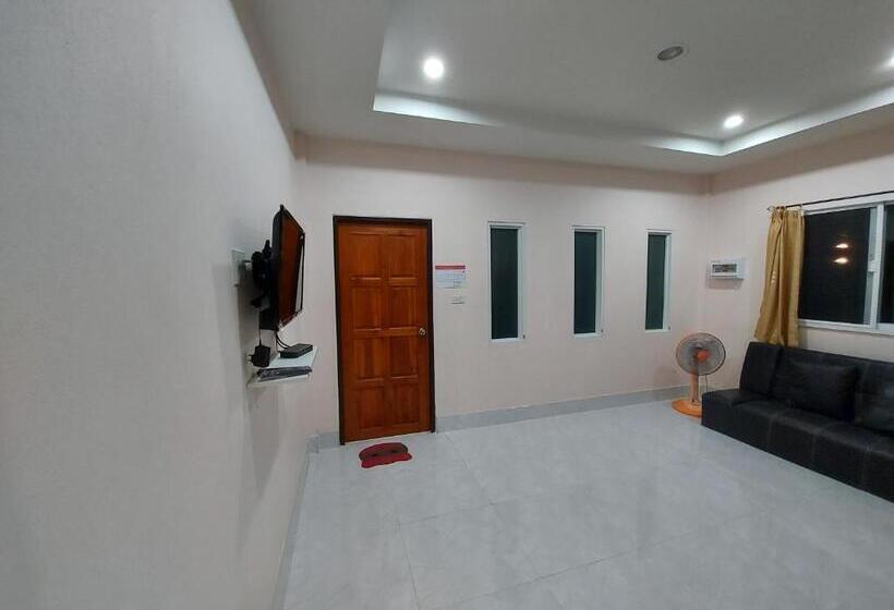 Hotelli ชาลีรีสอร์ท ชุมพร